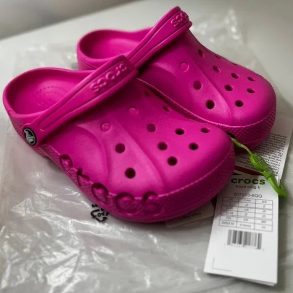 Crocs Electric Pink j2 Kids Baya Clog K Fun Classic Shoes Slides 207013-6QQ NWT - Picture 1 of 8